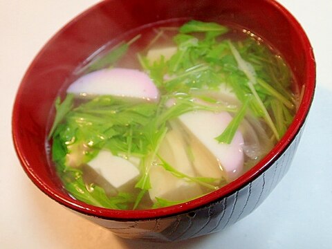 玉ねぎと水菜と豆腐と蒲鉾のお吸い物♬